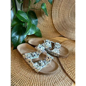 Sugar Women’s size 9 blue flower sandals